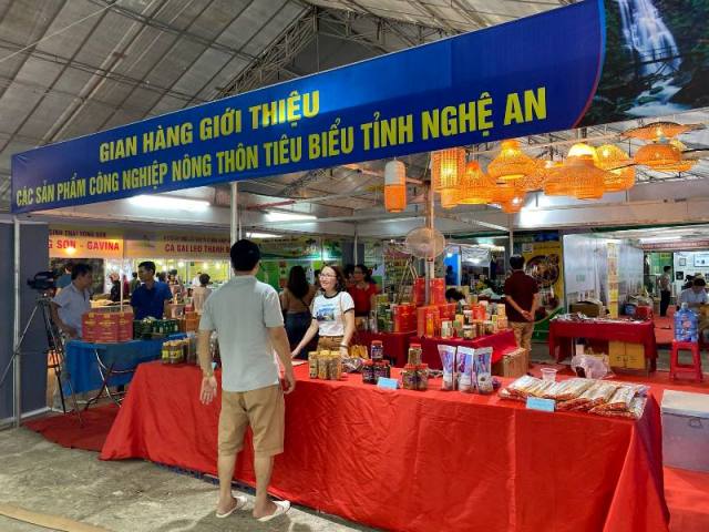 Các sản phẩm tiêu buổi của tỉnh Nghệ An tham dự Hội chợ triển lãm hàng công nghiệp nông thôn tiêu biểu khu vực miền Trung – Tây Nguyên năm 2020 do Bộ Công Thương phối hợp với UBND tỉnh Quảng Bình tổ chức.