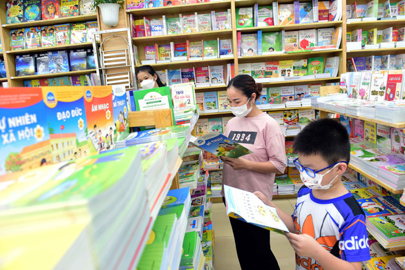 Sở Giáo dục và Đào tạo TP. Hồ Chí Minh yêu cầu trường học không được ép buộc phụ huynh mua sách tham khảo