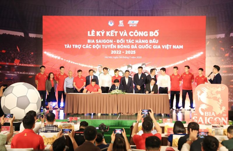 Tổng công ty Cổ phần Bia - Rượu - Nước giải khát Sài Gòn (SABECO) trở thành nhà tài trợ cho các đội tuyển bóng đá quốc gia Việt Nam