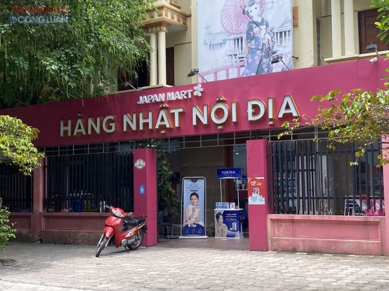 Cửa hàng Japan Mart Hà Nội bày bán sản phẩm không tem, nhãn phụ Tiếng Việt