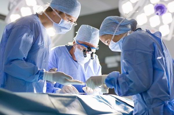 Phẫu thuật u xơ tử cung tiềm ẩn nhiều rủi ro cho người bệnh