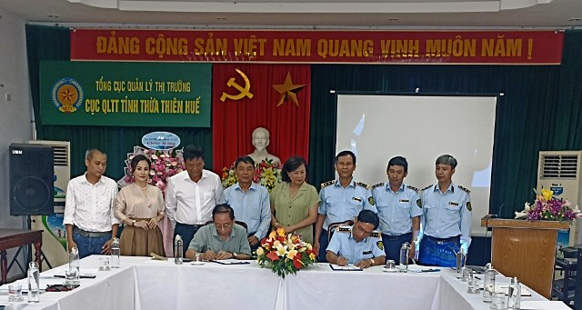 Cục Quản lý thị trường tỉnh Thừa Thiên Huế và Hiệp hội Doanh nghiệp tỉnh ký qui chế phối hợp chống buôn lậu, kinh doanh trái pháp luật
