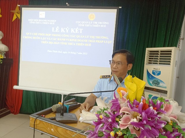 Ông Phan Hùng Sơn, Cục trưởng Cục QLTT tỉnh Thừa Thiên Huế phát biểu tại lễ ký kết