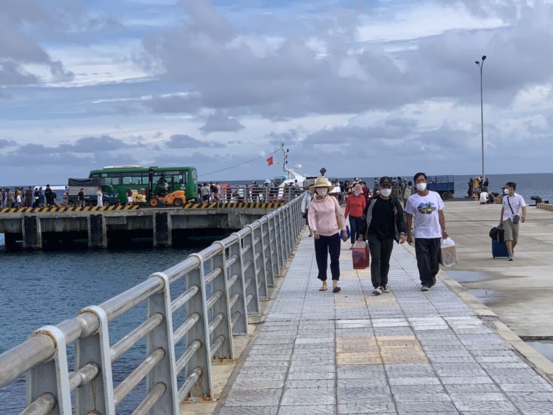 Tàu không thể cập cảng Bến Đình 256 tỷ đồng vừa vận hành thử nghiệm