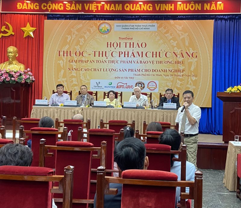 ông Nguyễn Đăng Sinh - Chủ tịch Hiệp hội Chống hàng giả và Bảo vệ Thương hiệu Việt Nam chia sẻ tại buổi Hội thảo. (Ảnh: Thuận Yến)