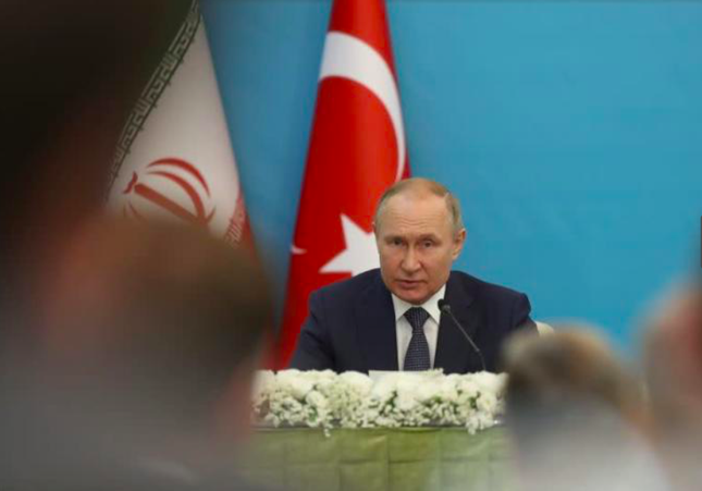Tổng thống Nga Vladimir Putin phát biểu tại Thổ Nhĩ Kỳ ngày 19/07. Ảnh Reuters