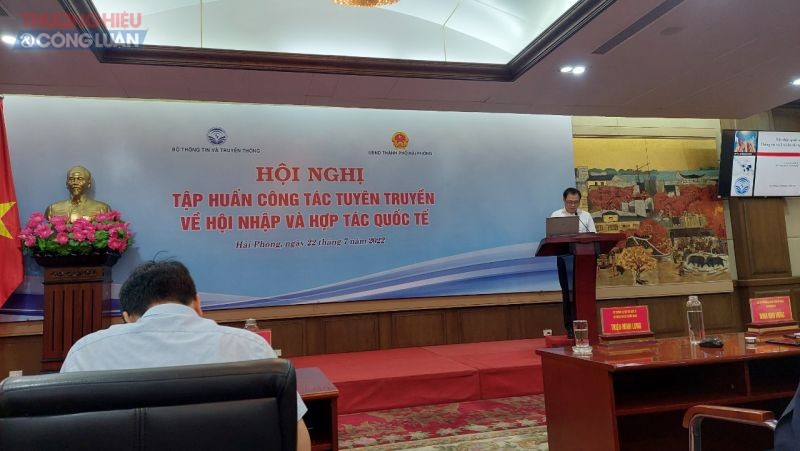 Ông Triệu Minh Long-Vụ trưởng Vụ hợp tác quốc tế-Bộ Thông tin và Truyền thông phát biểu tại hội nghị