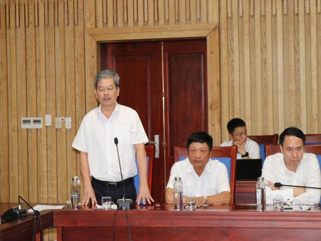 Ông Lê Quang Thái - Phó Tổng giám đốc, Tổng Công ty Điện lực miền Bắc đề xuất các giải pháp thay đổi hướng tuyến của của đường dây thuộc dự án ĐZ và TBA 110kV Tân Kỳ.
