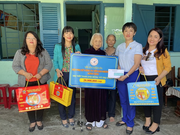 Đoàn Công ty Yến sào Khánh Hòa Trao tặng 20 triệu đồng hỗ trợ cùng chính quyền địa phương xây nhà cho mẹ VNAH Võ Thị Thiện