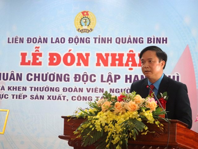 Ông Phạm Tiến Nam - Chủ tịch LĐLĐ tỉnh Quảng Bình phát biểu tại buổi lễ.
