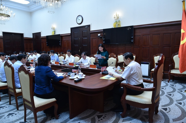 Đồng chí Mai Thị Thu Vân, Phó Chủ nhiệm Văn phòng Chính phủ - Phó Trưởng Đoàn kiểm tra đã công bố quyết định thành lập đoàn kiểm tra của Ban Bí thư. Ảnh VGP/Trần Mạnh