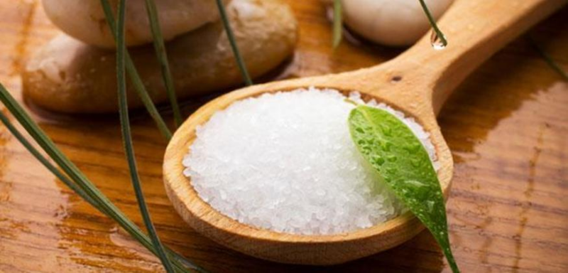 Tắm với muối Epsom giúp cải thiện triệu chứng ngứa của bệnh vảy nến