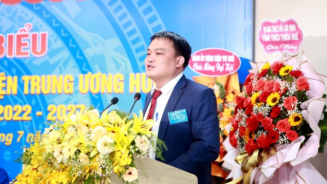 Thay mặt Ban thường vụ Đảng uỷ BVTW Huế, TS-BS Nguyễn Thanh Xuân Phó giám đốc BVTW Huế phát biểu chỉ đạo đại hội