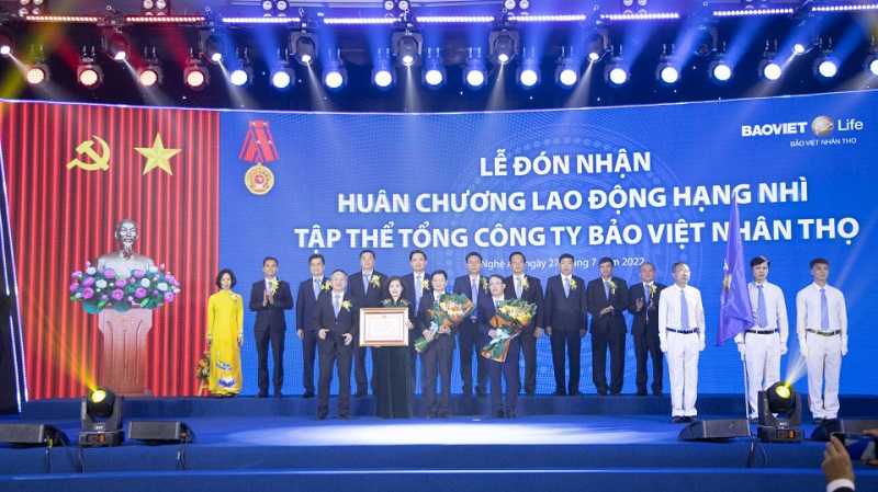 Bảo Việt Nhân thọ vinh dự đón nhận Huân chương Lao Động hạng Nhì