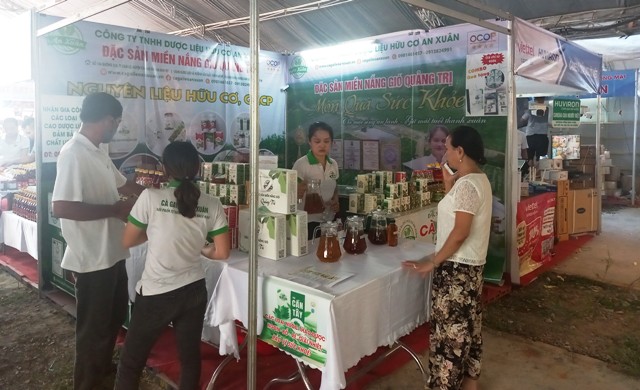 ผลิตภัณฑ์พิเศษมากมายจากบ้านเกิดของ Quang Tri เป็นที่สนใจของผู้บริโภคมาก