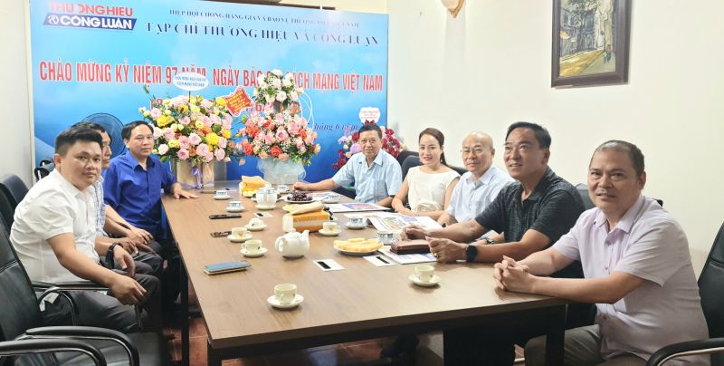 Nghề báo giúp chúng tôi trưởng thành hơn