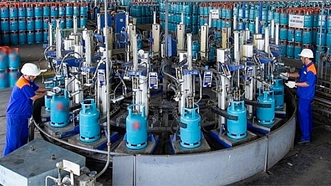 Giá gas tháng Tám tiếp tục giảm mạnh là điều chỉnh theo mức giá gas thế giới