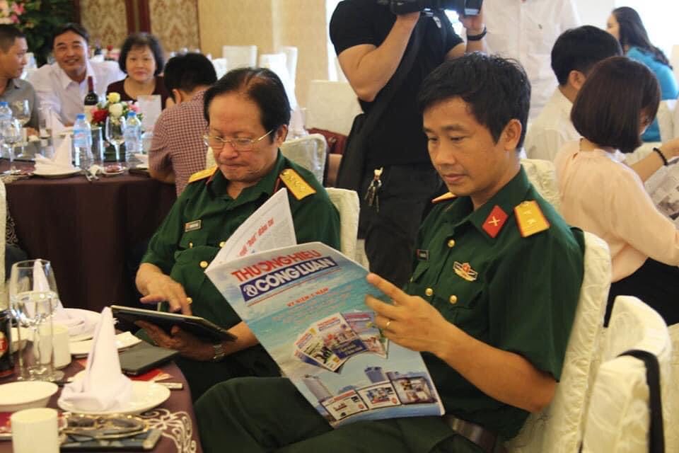 Thượng tướng - Viện sỹ Nguyễn Huy Hiệu, người thường xuyên tham gia viết bài, đồng thời là độc giả của Thương hiệu & Công luận