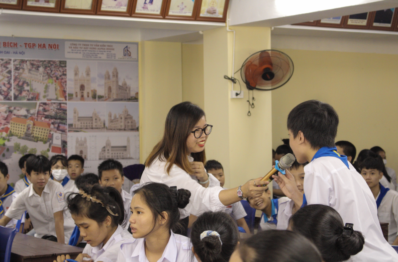 Thanh thiếu niên giáo xứ Thạch Bích tham gia chương trình tuyên truyền kỹ năng phòng chống ma tuý