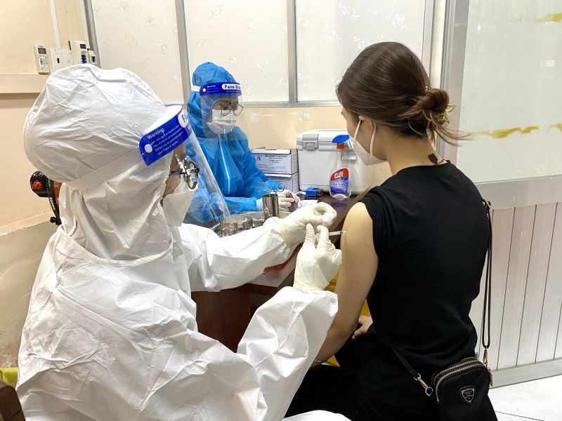 Tỉnh Bình Dương chủ động tăng tốc tiêm vaccine ngừa Covid-19 cho người dân