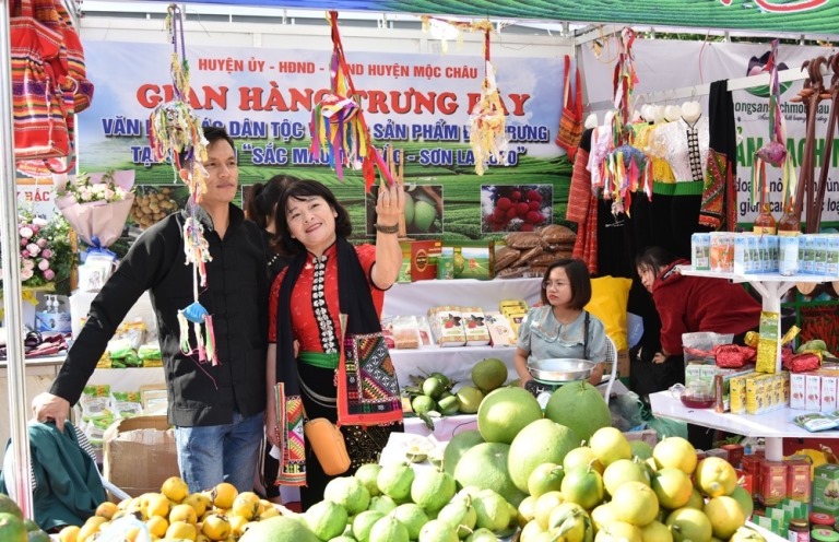 Nông sản trưng bày của huyện Mộc Chau, Sơn La