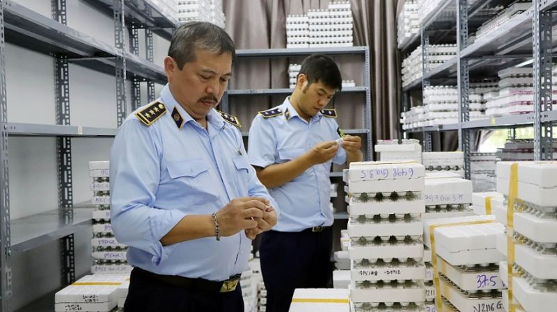 Lực lượng Quản lý thị trường Hà Nội kiểm tra hàng hóa vi phạm Lực lượng Quản lý thị trường Hà Nội kiểm tra hàng hóa vi phạm