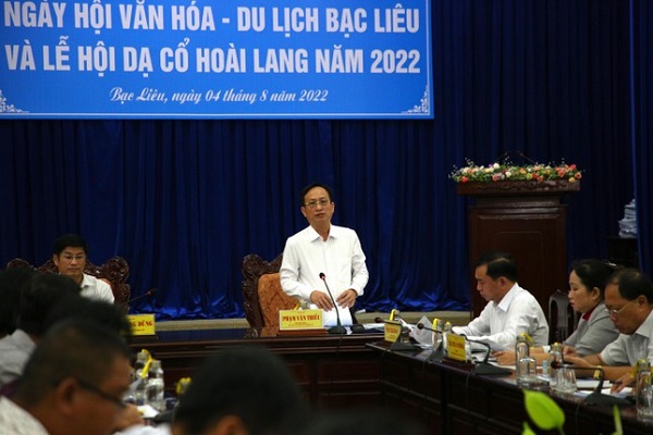 Chủ tịch UBND tỉnh Bạc Liêu Phạm Văn Thiều thông tin tại buổi họp báo.