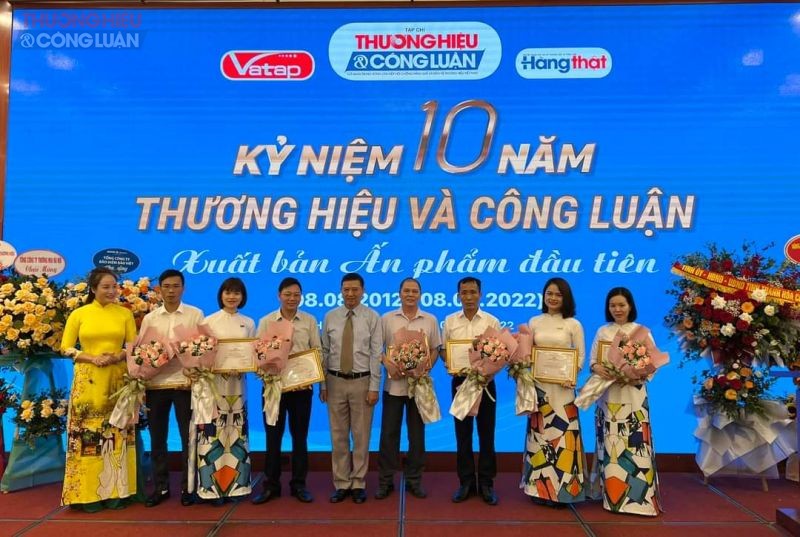 Hiệp hội Chống hàng giả và Bảo vệ thương hiệu Việt Nam trao tặng Bằng khen cho tập thể cá nhân có thành tích xuất xắc trong hoạt động báo chí