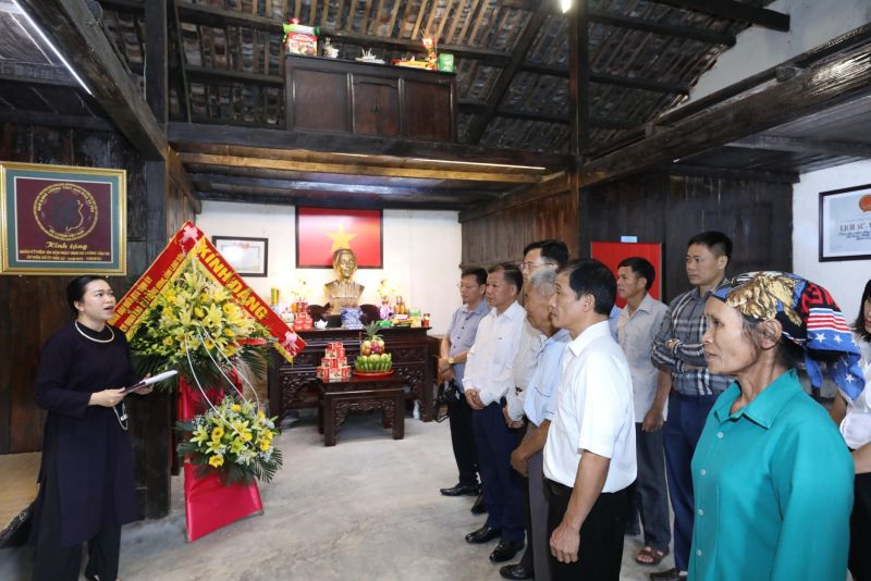 Đo&agrave;n c&ocirc;ng t&aacute;c nghe