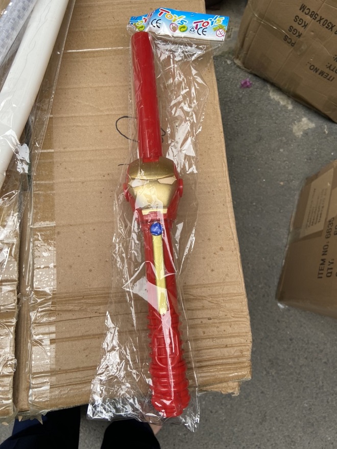 Tạm giữ hàng nghìn sản phẩm đồ chơi trẻ em không rõ nguồn gốc, xuất xứ tại Hà Nội