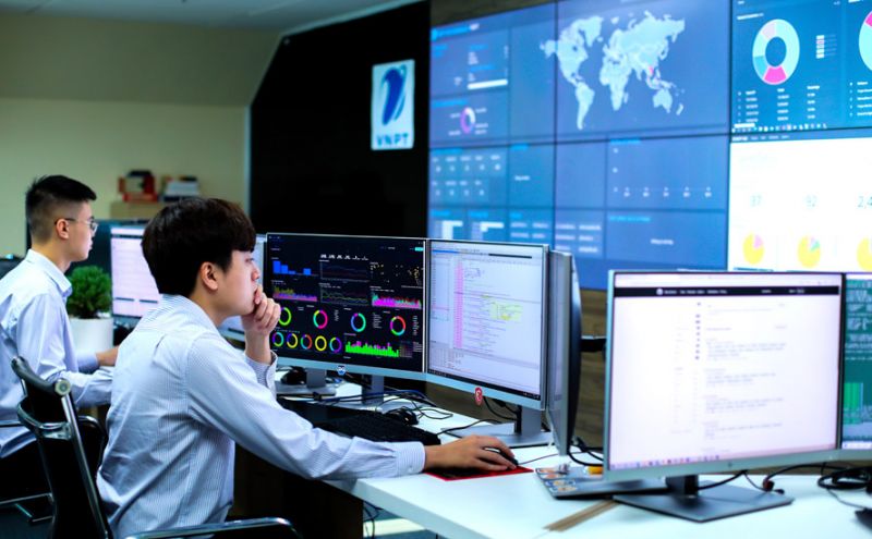 Các nhà mạng sẵn sàng hạ tầng số và bảo đảm an ninh mạng cho quá trình chuyển đổi số trên địa bàn thành phố Hà Nội. Ảnh: Cao Hưng