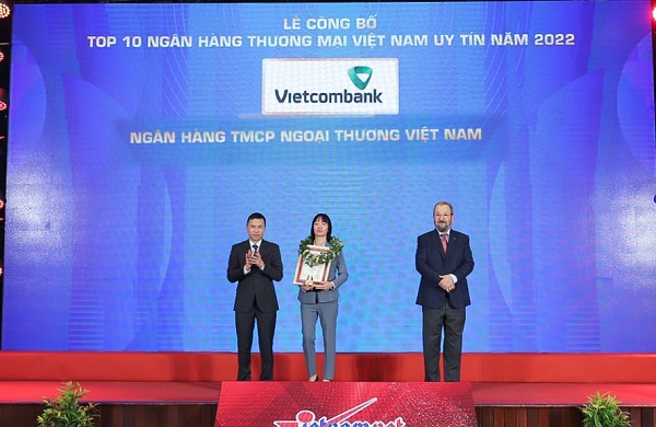 Vietcombank lần thứ 7 liên tiếp đứng đầu bảng xếp hạng Top 10 ngân hàng thương mại uy tín