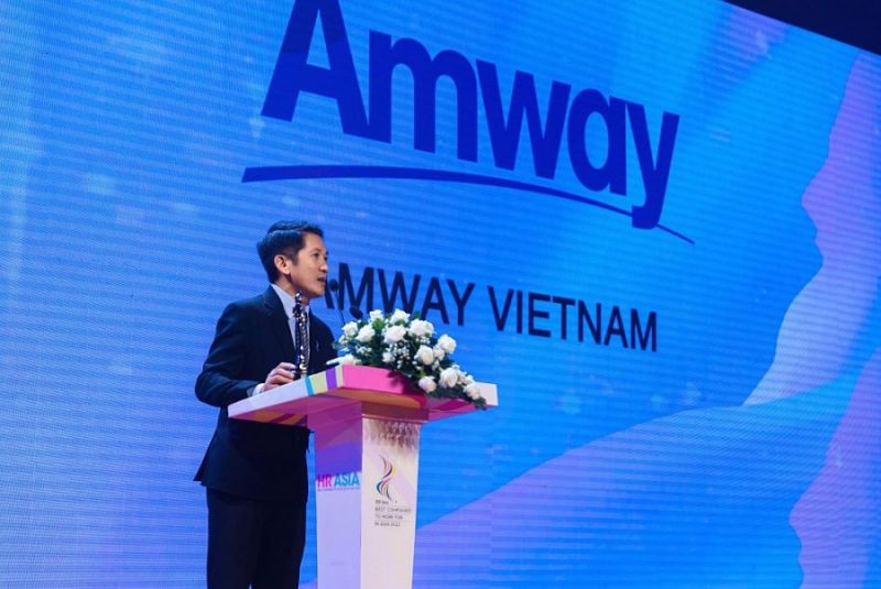 Ông Huỳnh Thiên Triều - Tổng giám đốc Amway Việt Nam phát biểu tại lễ nhận giải