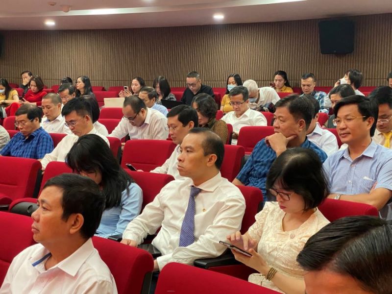 Ông Đỗ Việt Hùng – Phó Bí thư Thường trực Đảng ủy, Thành viên HĐQT (hàng 2, thứ 2 từ phải sang) đại diện Vietcombank tham dự Hội nghị