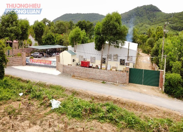 Nhà xưởng Công ty Hoa Thắm xây dựng chưa đúng các vị trí cấp phép là có sự thiếu giám sát của chính quyền địa phương xã Phú Lâm, đang đẩy doanh nghiệp vào thế khó.