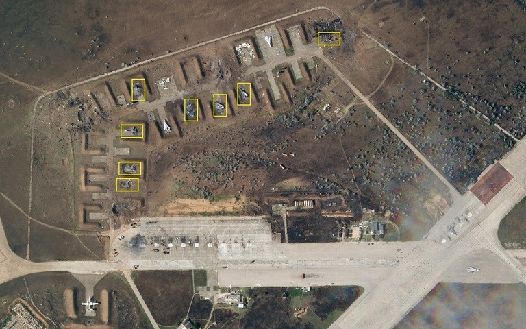 Vũ khí Mỹ không được sử dụng để tấn công căn cứ ở Crimea. Trong ảnh: Căn cứ không quân Saki sau loạt vụ nổ bí hiểm. Nguồn Planet Labs
