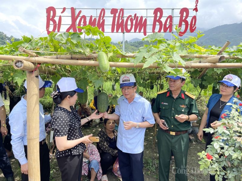 Lợi ích kép từ phát triển du lịch nông thôn gắn với chương trình OCOP