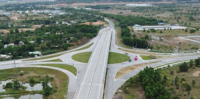 Điểm đầu thực hiện dự án xây dựng đường cao tốc đoạn Hòa Liên - Túy Loan tiếp giáp nút giao thông Hòa Liên, xã Hòa Liên, huyện Hòa Vang. (Ảnh: Chu Lai).