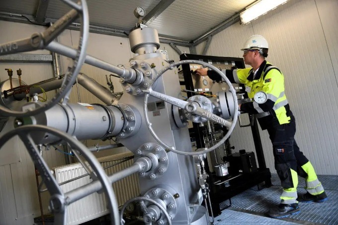 Thuế khí đốt của Đức đã được đặt ở mức 2,419 xu Euro. Hình ảnh nhân viên của công ty năng lượng Uniper đang làm việc tại Bavaria (Đức). Nguồn Reuters