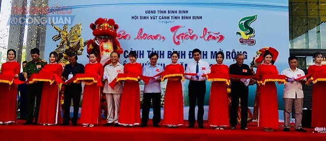 Lãnh đạo tỉnh Bình Định, Hội SVC Việt Nam, Hội SVC Bình Định cắt băng Khai mạc Liên hoan – Triển lãm.