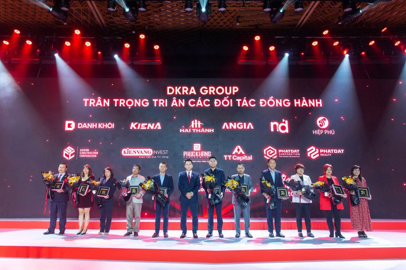 DKRA Group trao quà tri ân đến các đối tác đồng hành cùng tập đoàn trong hơn 1 thập kỷ qua DKRA Group trao quà tri ân đến các đối tác đồng hành cùng tập đoàn trong hơn 1 thập kỷ qua
