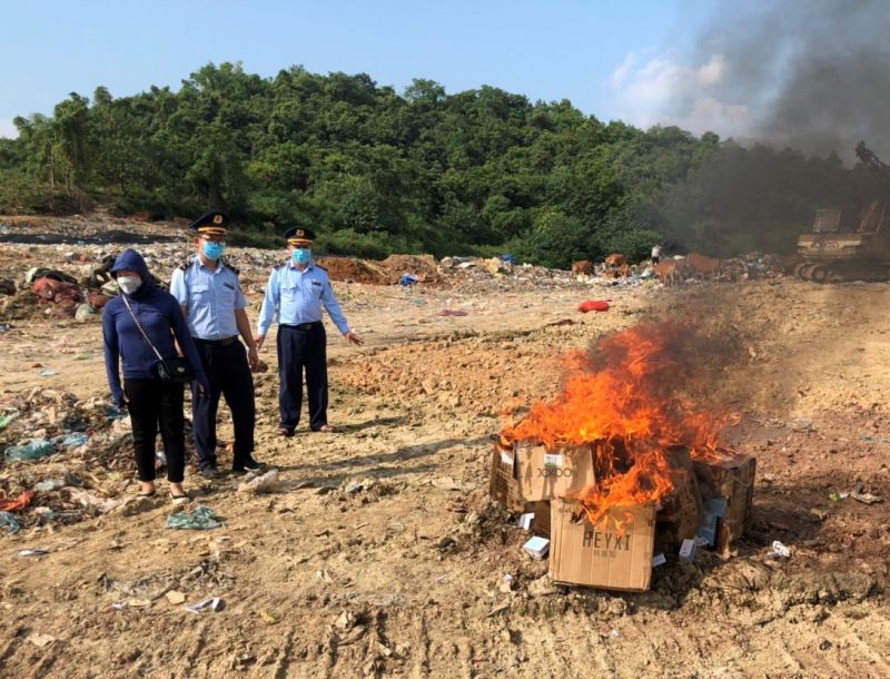 Lạng Sơn tiêu hủy gần 1.600 sản phẩm mỹ phẩm nhập lậu