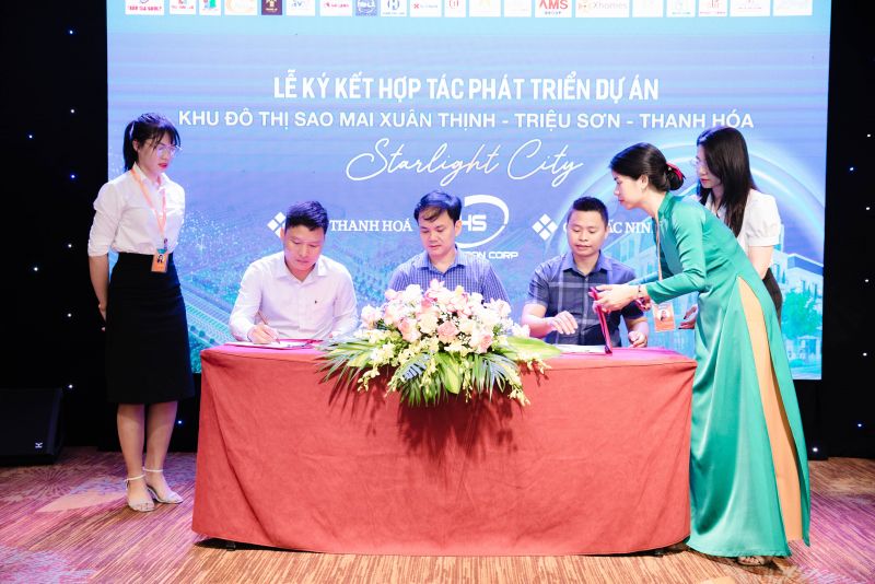 Liên danh Cen Bắc Ninh - Cen Thanh Hóa và Công ty Cổ phần thương mại & Bất động sản Hoàng Sơn vừa tổ chức Lễ ký kết hợp tác phát triển dự án Khu đô thị Sao mai Xuân Thịnh