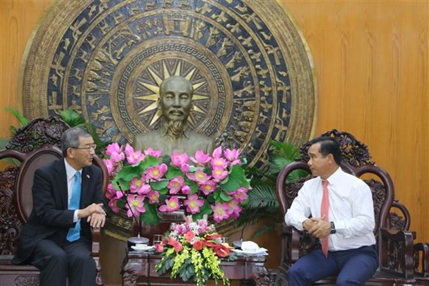 Bí thư Tỉnh ủy, Chủ tịch Hội đồng Nhân dân tỉnh Long An Nguyễn Văn Được trao đổi cùng ông Watanabe Nobuhiro - Tổng Lãnh sự Nhật Bản tại Thành phố Hồ Chí Minh.