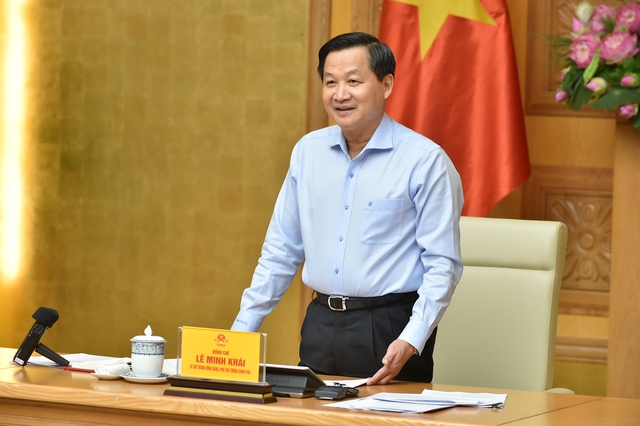 Phó Thủ tướng Lê Minh Khái đề nghị các bộ ngành, địa phương theo sát tình hình, chủ động các biện pháp, sẵn sàng ứng phó với các biến động. Ảnh VGP/Trần Mạnh