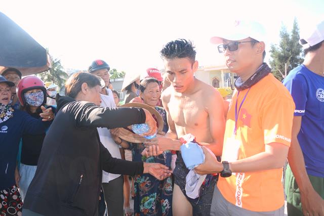 Tấm lòng nhân hậu của phụ nữ Lý Sơn