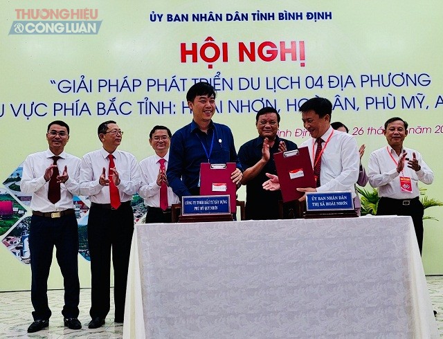 Lễ ký kết Biên bản ghi nhớ đầu tư và liên kết phát triển DL giữa UBND thị xã Hoài Nhơn và Công ty TNHH Đầu tư Xây dựng Phú Mỹ Quy Nhơn.