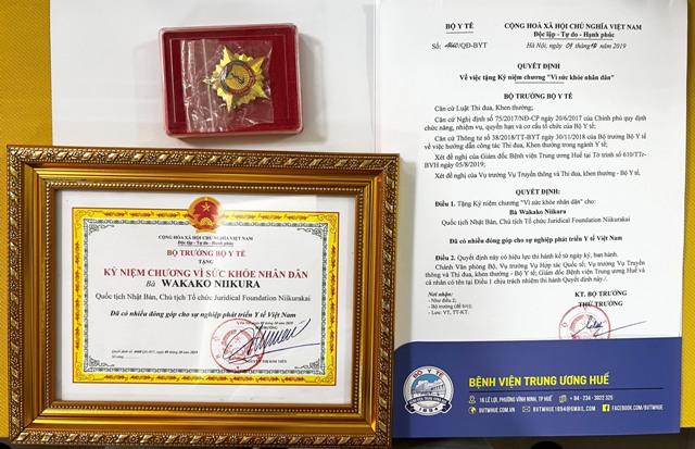 Bộ Y tế trao tặng Kỷ niệm chương “Vì sức khỏe nhân dân” cho bà WAKAKO NIIKURA