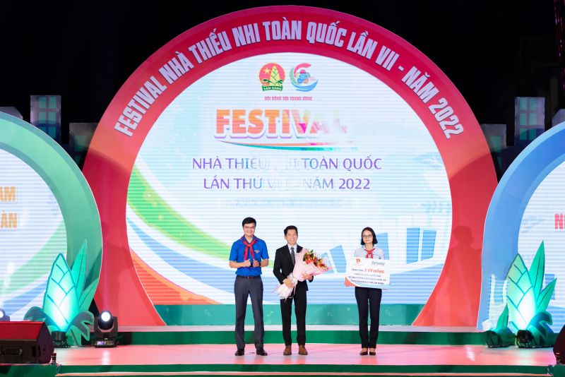 Amway Việt Nam trao tặng 1 tỷ đồng cho Thành đoàn, Hội đồng Đội thành phố Hồ Chí Minh