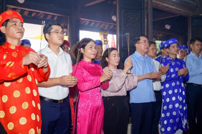 lãnh đạo thành phố Hải phòng làm lễ dâng hương trước ngày khai hội chọi trâu Đồ Sơn 2022